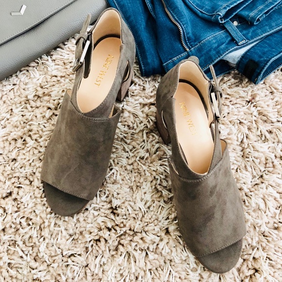 {SOLD) Olive Belted Sandal 7M [Nine West] Suede - Picture 5 of 6